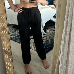 Lulu's black slinky joggers.